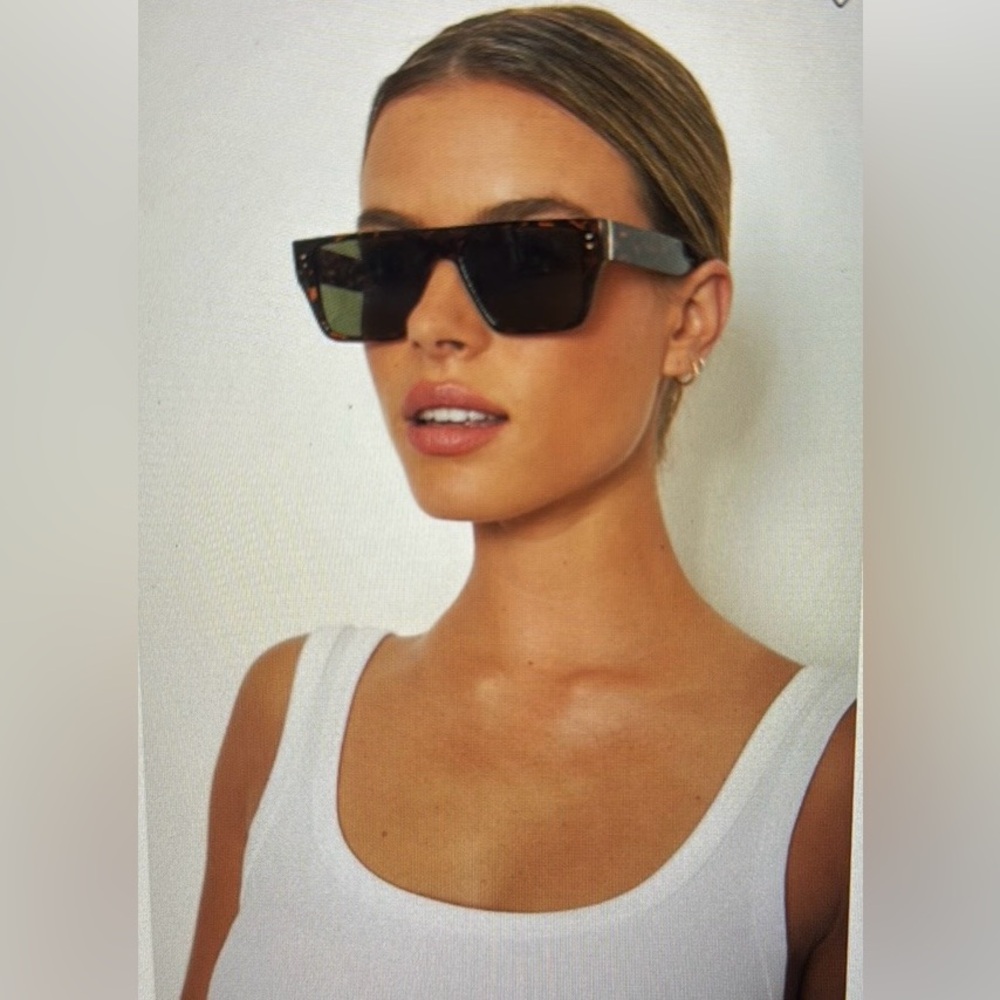 Square flat top sunglasses tortoise shell